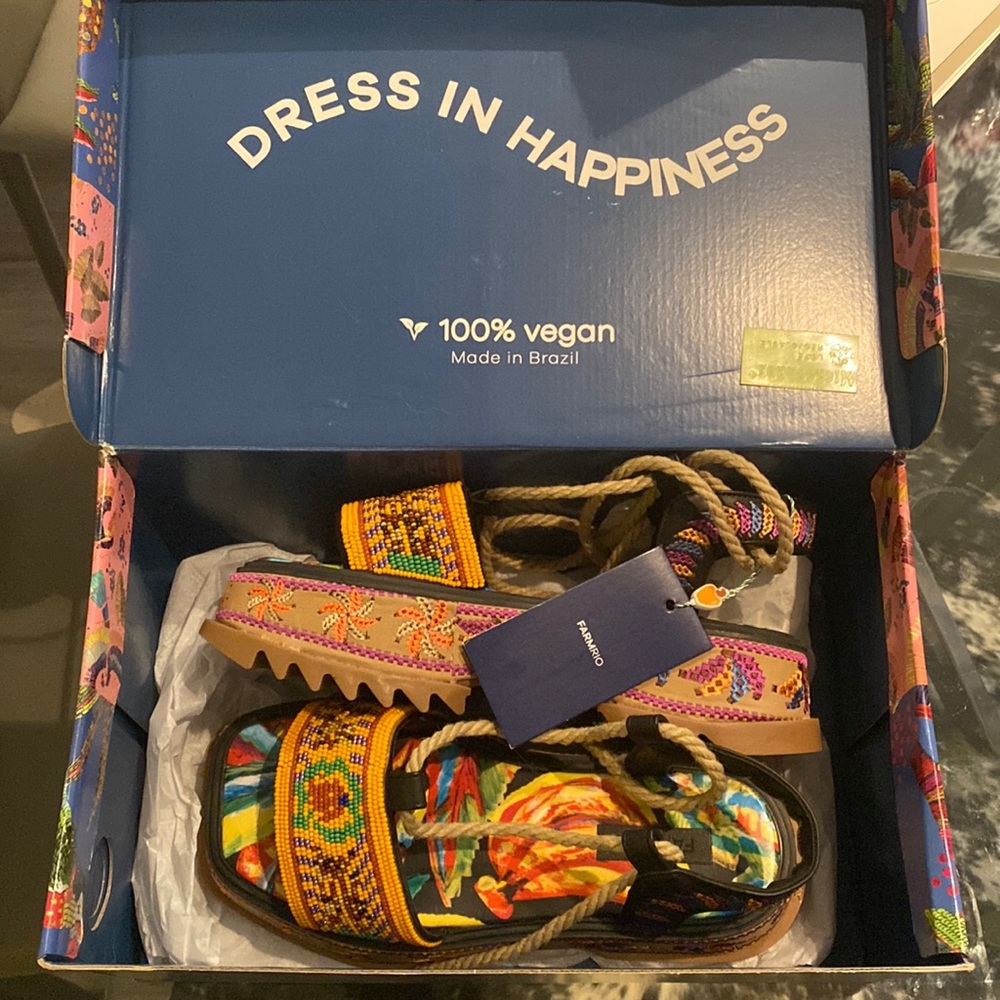 NWT Farm Rio Banana Platform Sandal Size 8 (In box)